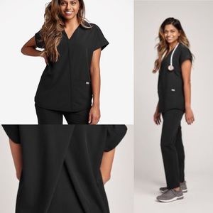 Rare 🖤🖤 Figs Taza Scrub Top in Black